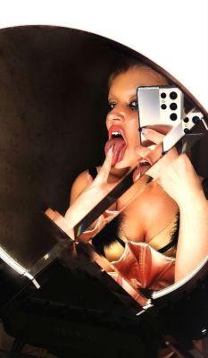 инди Angelika