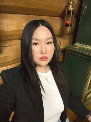 Азиатка, прилетела ненадолго?, 24 лет