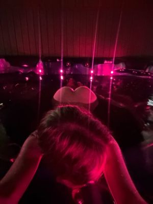 Настя и подружка, фото с сайта sexasurgut.com